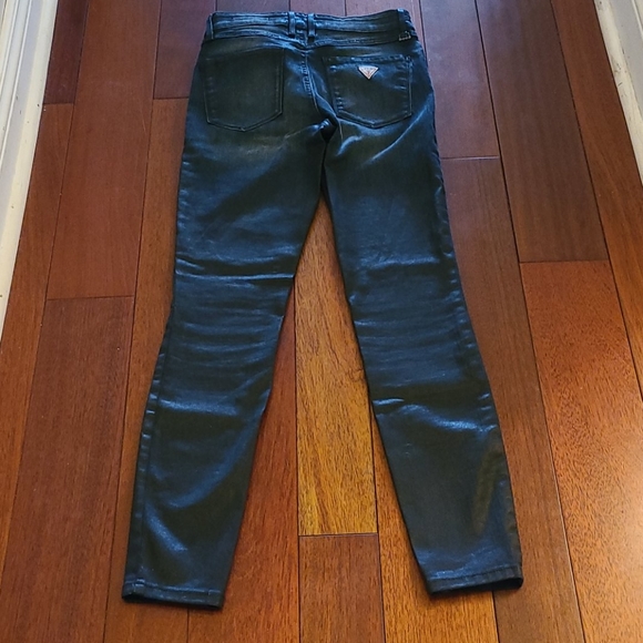 🔥Host Pick🔥 Guess 1981 high waisted skinny jeans-Size 27 - Picture 8 of 9